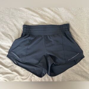 black hotty hot 2.5” low rise shorts!